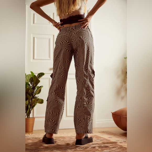 BDG Black Y2K Swirl Print Low-Rise Cargo Pants - Picture 3 of 10